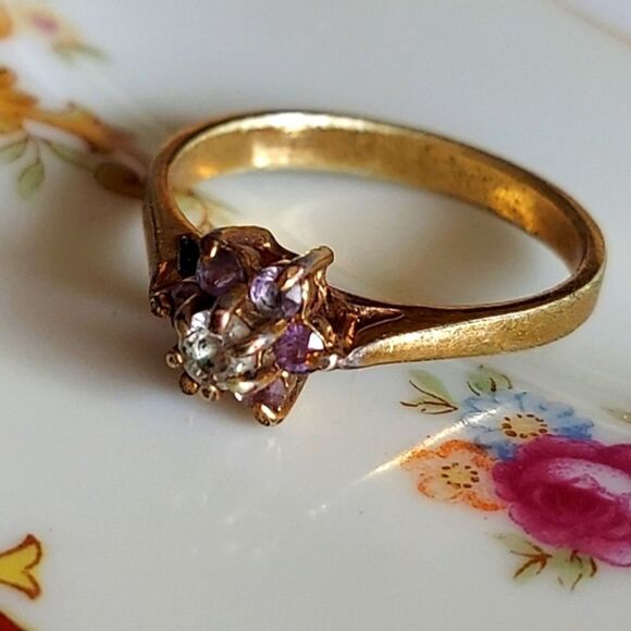 Vintage Brass Ring, Gold Tone with Light Purple Flower Center Size 6.5 - Picture 4 of 12